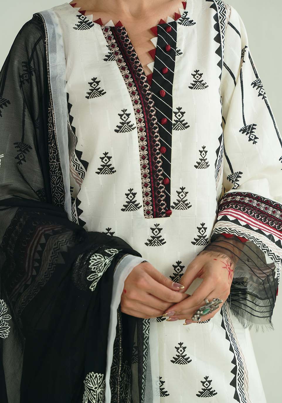 NOOR-E-SIYAH