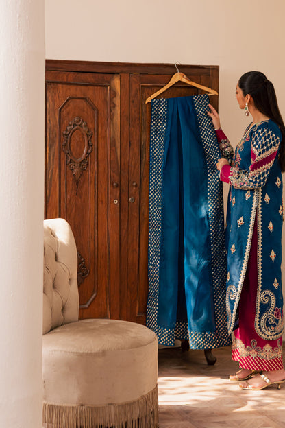 AVOIR Luxury Pakistani Fashion