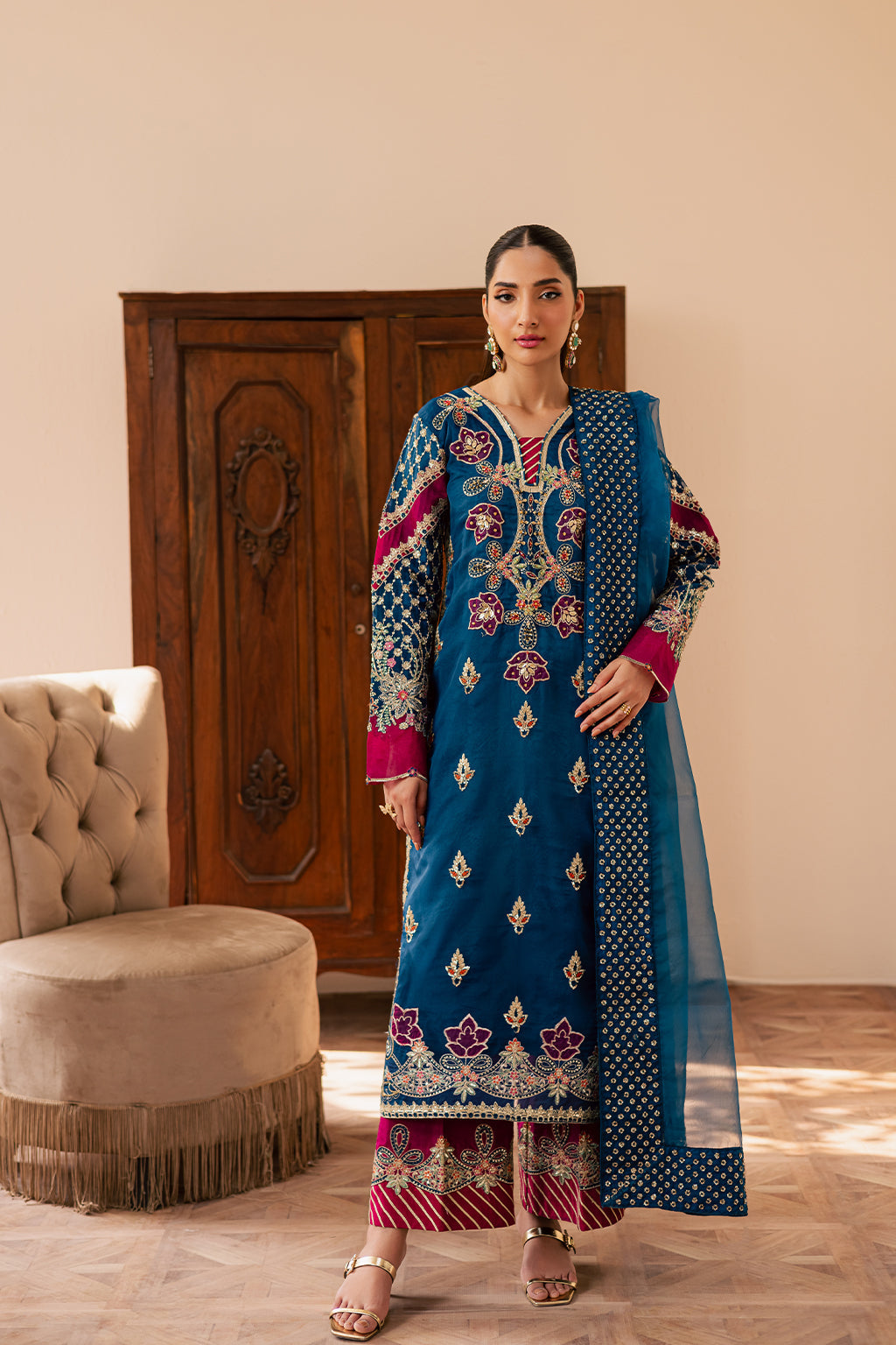 AVOIR Luxury Pakistani Fashion