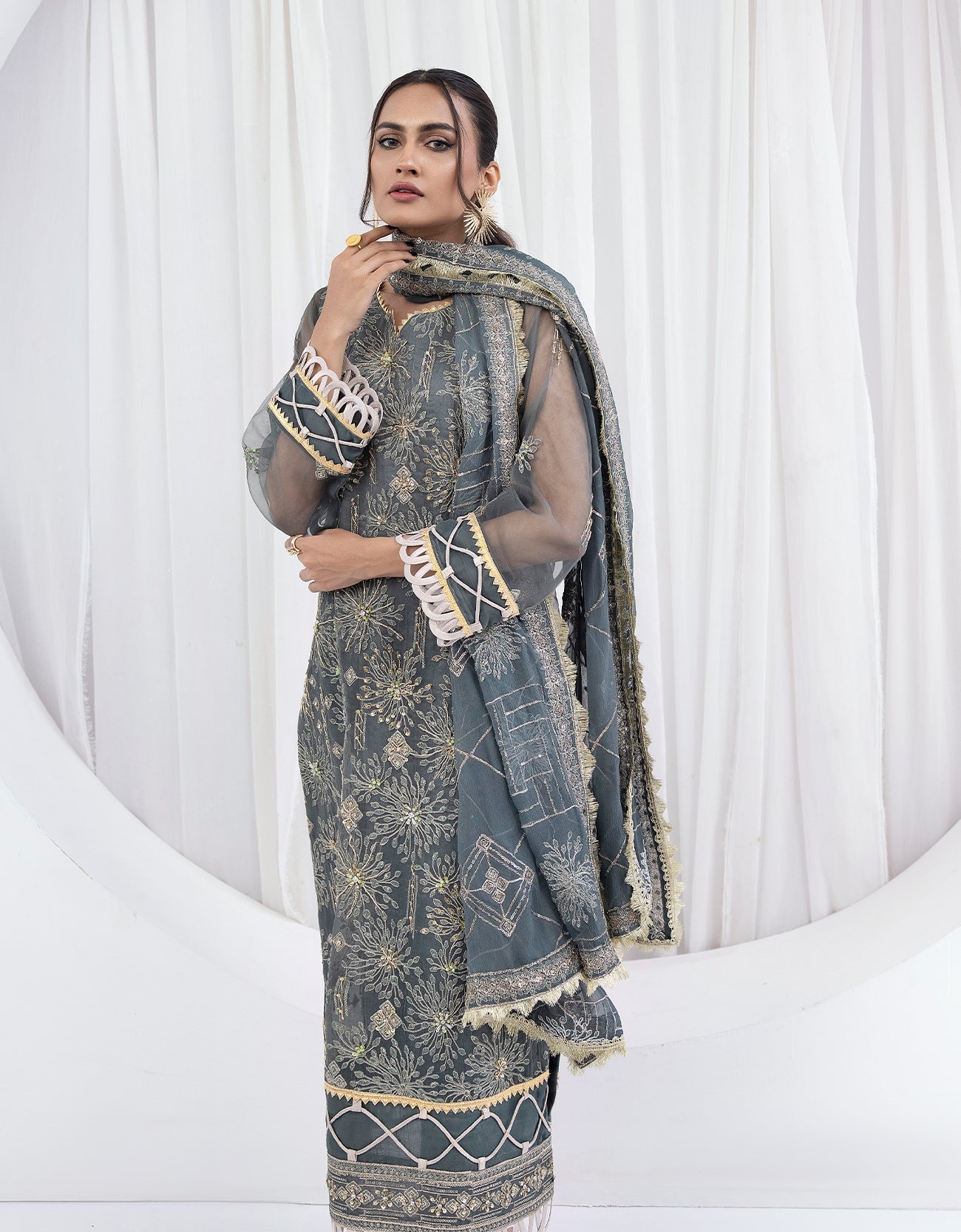 Al 06 Embroidered Pakistani Dress